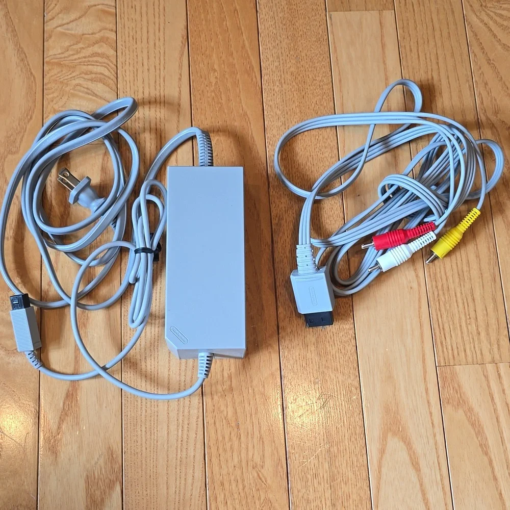 Nintendo Wii + 3 Wii Games Wii Sport Resorts, Just Dance 2014 & 2015. NO REMOTES - Picture 13 of 16